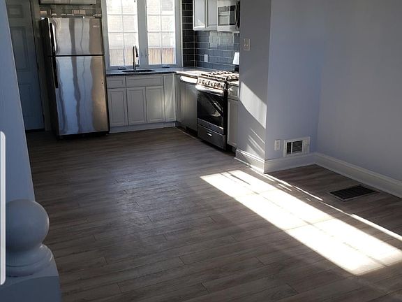 4th image of 3705 Richmond St