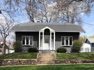306 E 10th St, Yankton, SD 57078