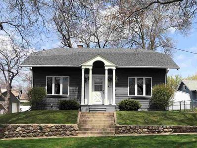 306 E 10th St, Yankton, SD, 57078