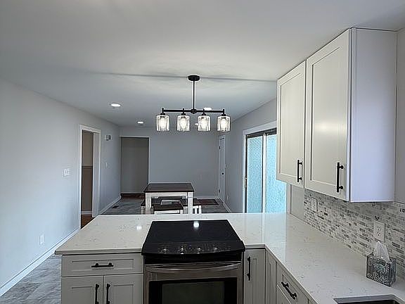 5th image of 100 E Lincoln St