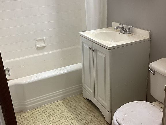 4th image of 7700 S Jeffery Blvd APT 2W