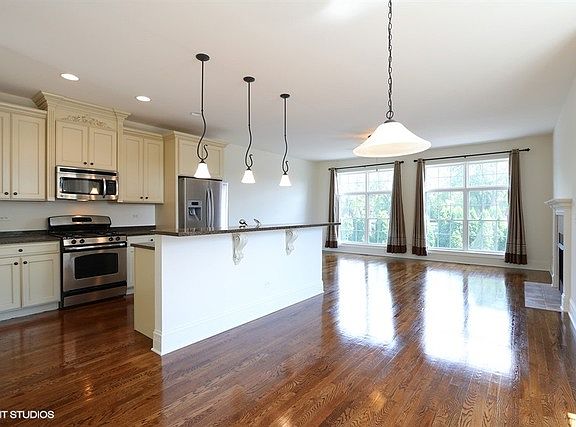 4th image of 177 N Hickory Ave