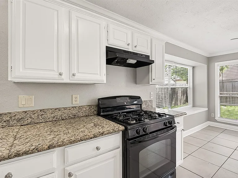 12403 Meadow Ridge Dr — Photo 17