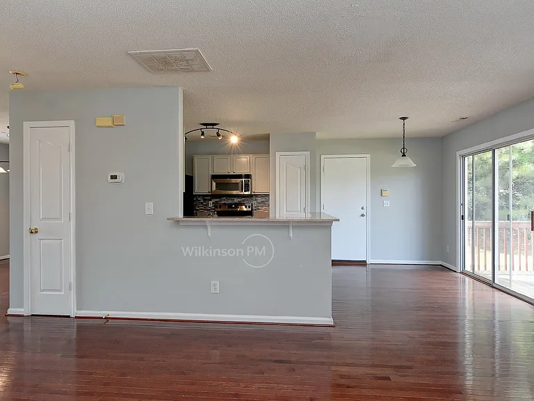 10420 Yellow Rose Ln — Photo 8