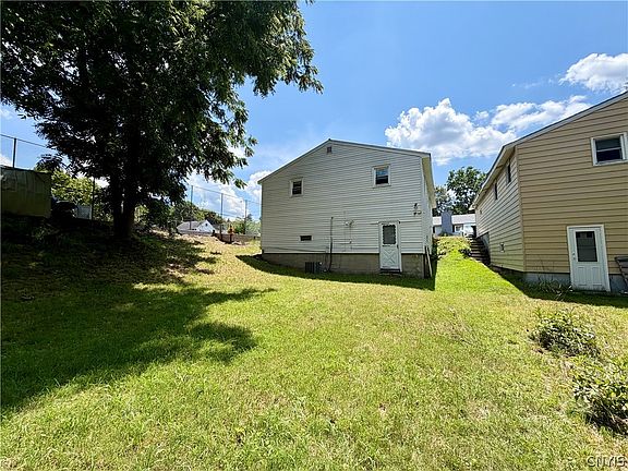 2nd image of 271 Mountainview Ave