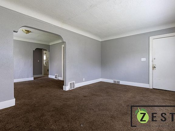 4th image of 1-16544 Asbury Ave #1