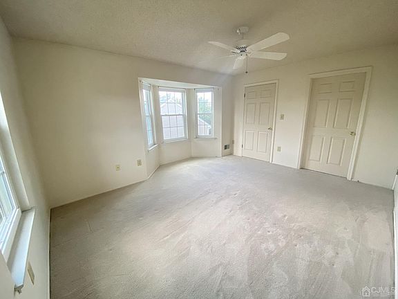 4th image of 31 Dartmouth Way