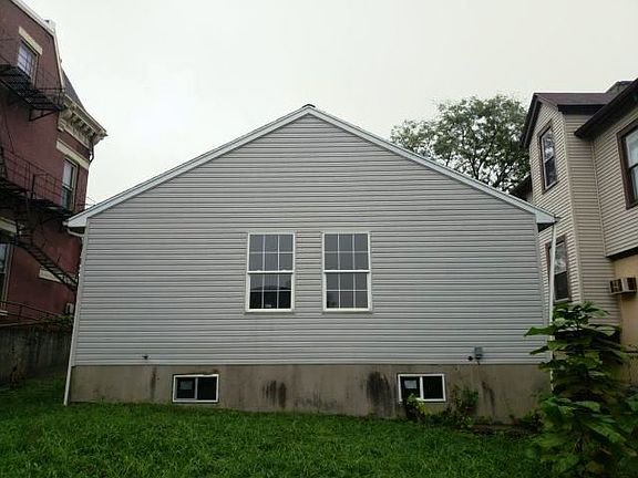 3rd image of 917 Chateau Ave