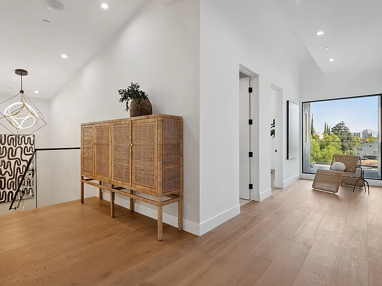 22270 Avenue San Luis — Photo 24