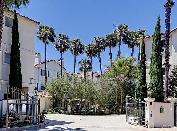 4th image of 5427 Marine Ave