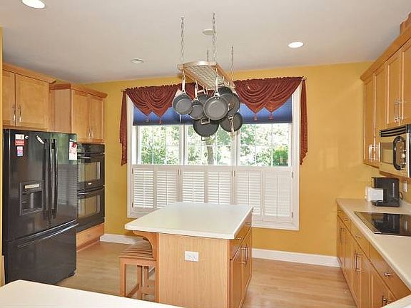 Spacious eat in kitchen