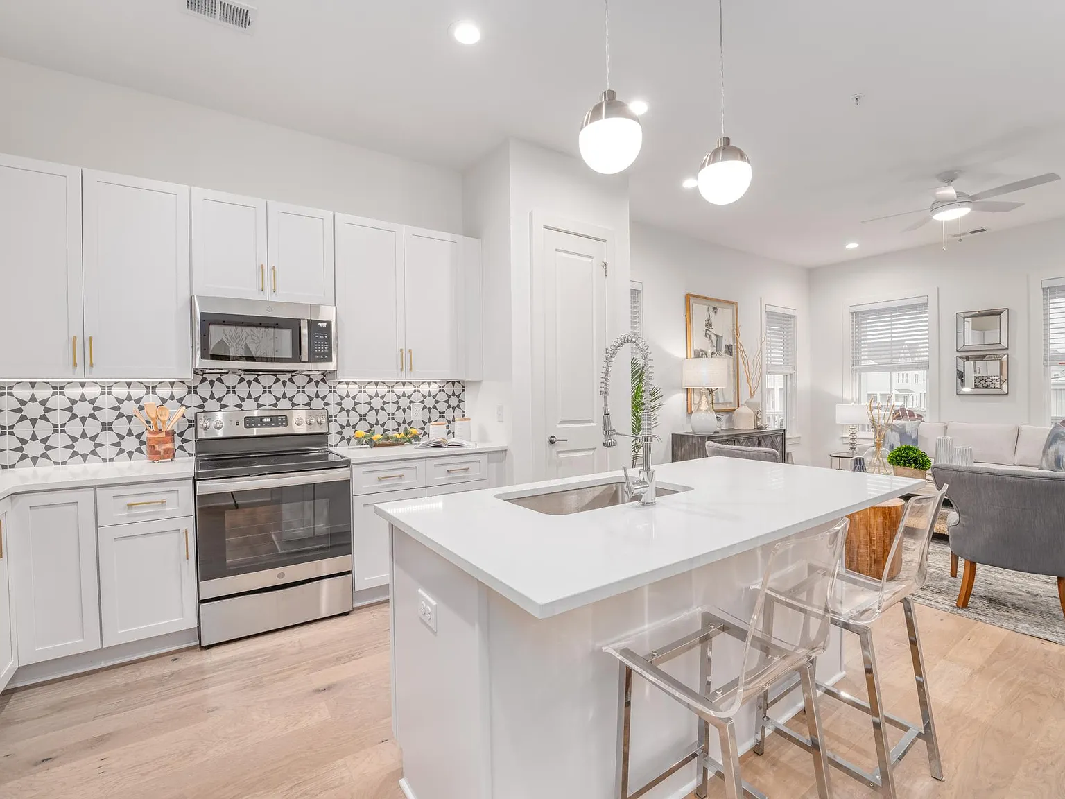 3 bed, 2.5 bath, 1736 sqft, $3,495 — Photo 1