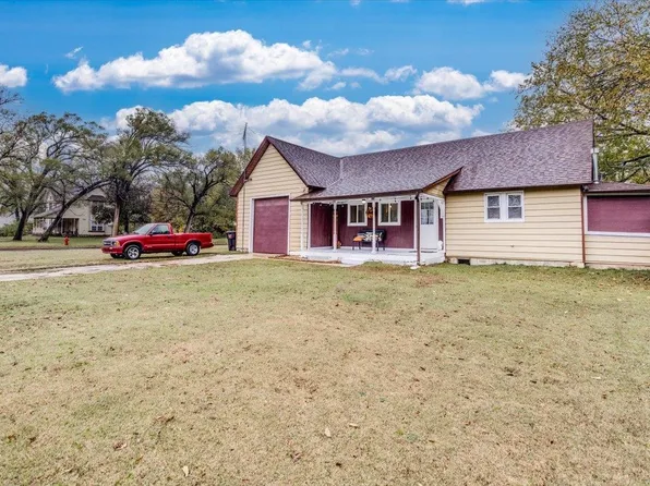 110 E 6th St, Douglass, KS 67039