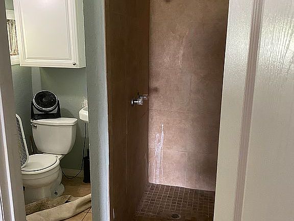 4th image of 4965 Victoria Ave