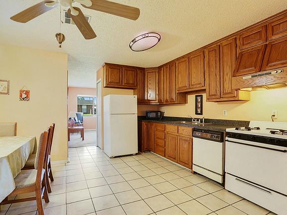 3rd image of 176 Maderia Dr