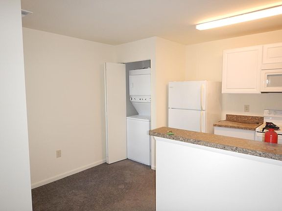 3rd image of 33 Driftwood Court # Fl 1ST