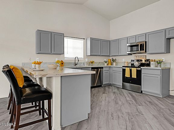 2nd image of 12957 N Three Buttes Pl