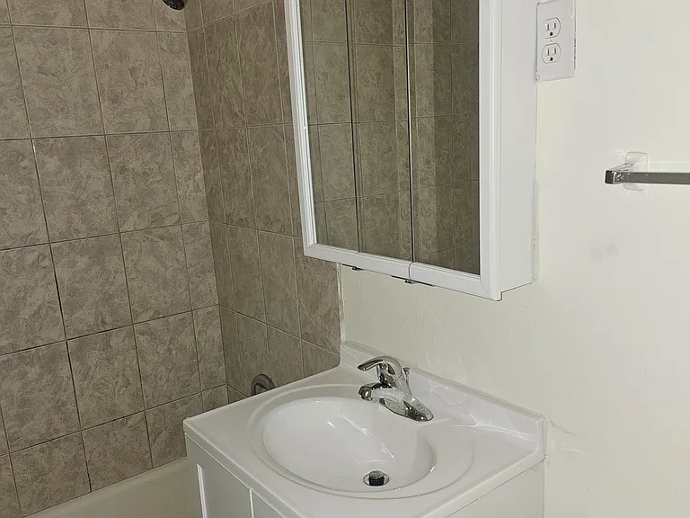 6800 N Sheridan Rd #2 — Photo 11