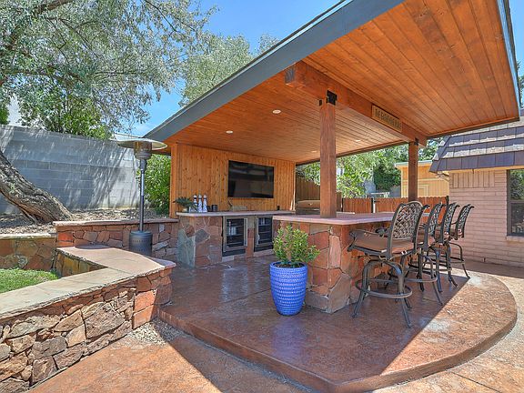 4th image of 8821 Camino Osito NE
