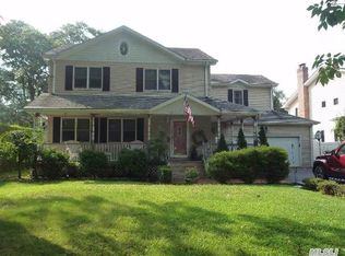 28 Loines Ave, Merrick, NY 11566