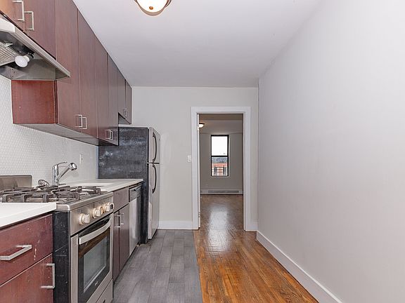 2nd image of 838 Jefferson Ave #7U