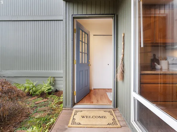 1653 NW Midlake Ln, Beaverton, OR 97006