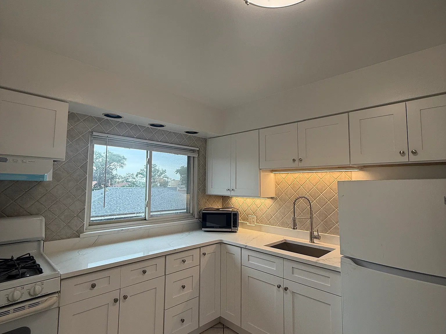 2 bed, 1085 sqft, $1,695 — Photo 4