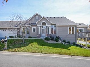 994 Stratford Ln W, Burnsville, MN 55337