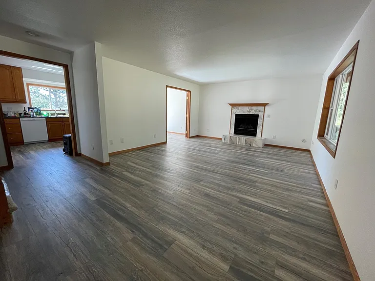 687 Crescent Lake Rd — Photo 16