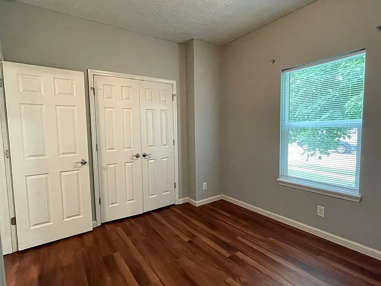362 Chapelhill Dr — Photo 14