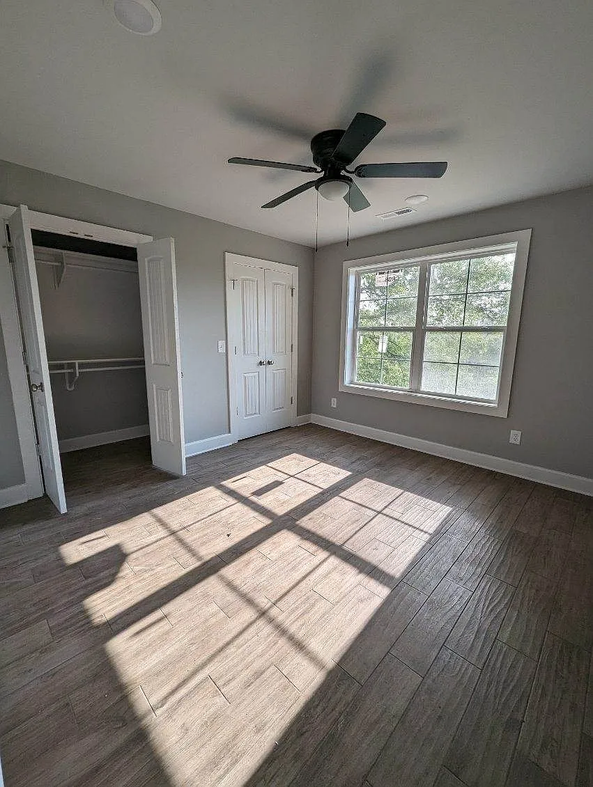 513 Martin Dr. - B — Photo 3
