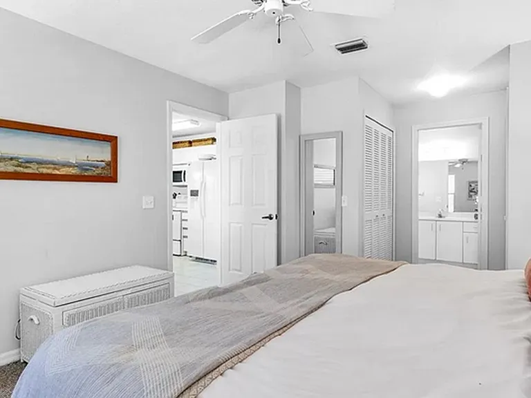 Main bedroom with king size bed