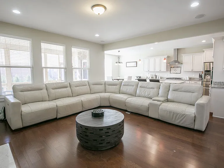 632 Newcomb St — Photo 35