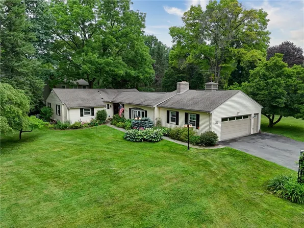 42 Sunset Blvd, Pittsford, NY 14534