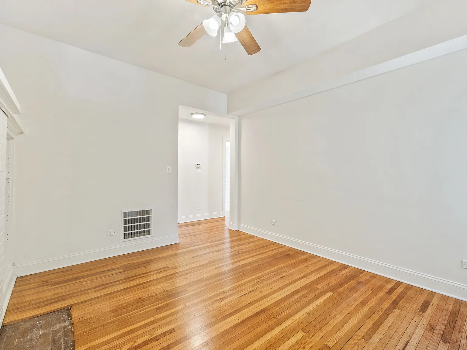 3 bed, $3,235 — Photo 3