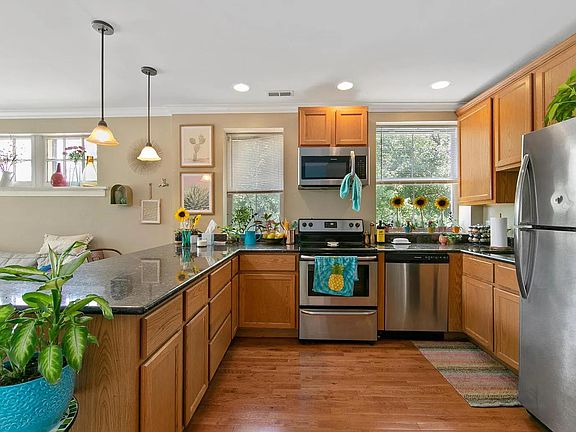4th image of 2059 Allen Ave #1E