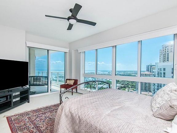 4th image of 400 Beach Dr NE Unit 1902