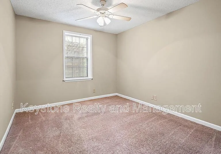 704 Peachers Dr — Photo 8