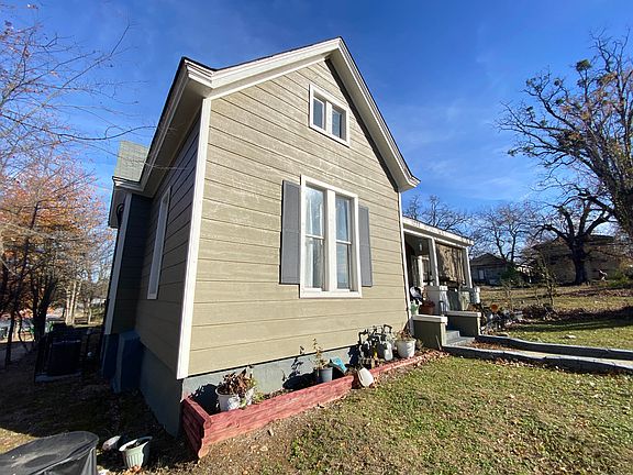 2nd image of 1222 W 19th St #A