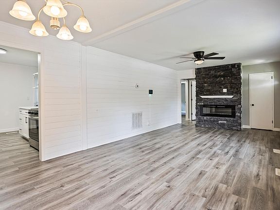 5th image of 1205 Melody Ln