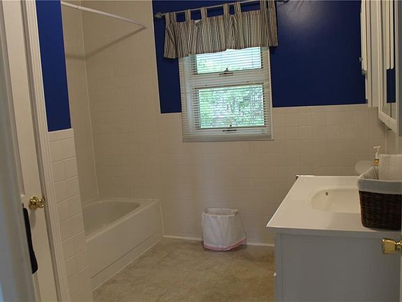 5th image of 1610 Wapakoneta Ave