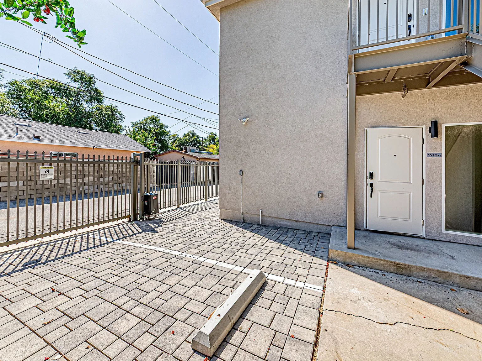 3 bed, 980 sqft, $2,600 — Photo 2