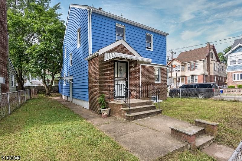 1st image of 240 Hansbury Ave
