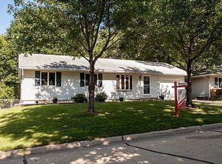 6715 Stonybrook Ln NE, Cedar Rapids, IA 52402