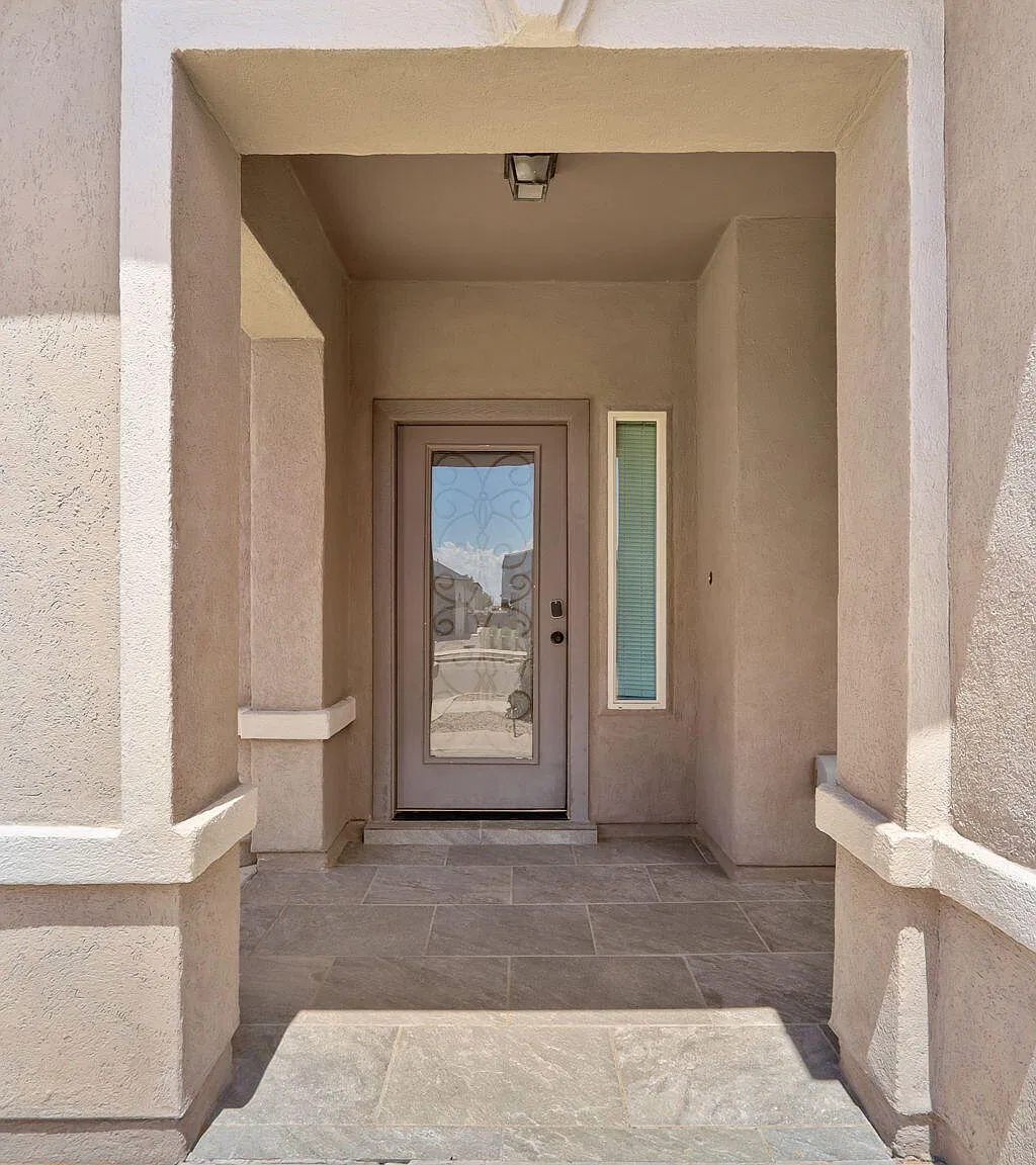 4 bed, 2.5 bath, 2547 sqft, $2,100 — Photo 2