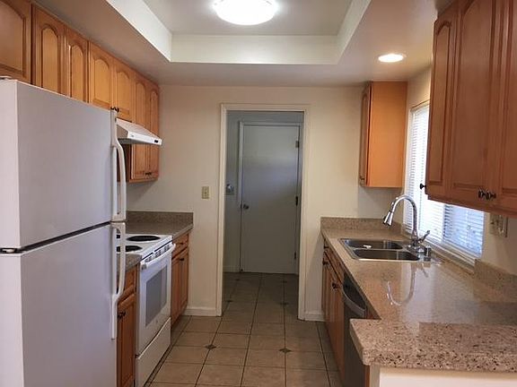 4th image of 10770 Maxine Ave