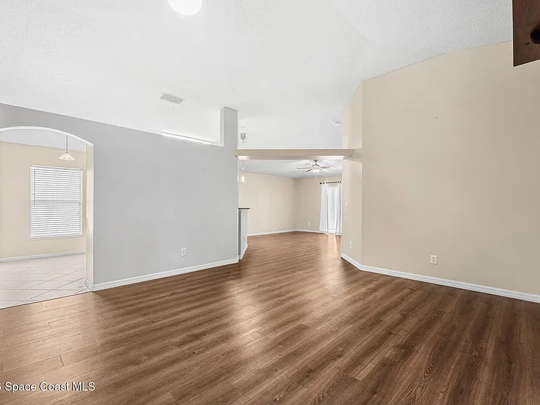 4211 Swanna Dr — Photo 15