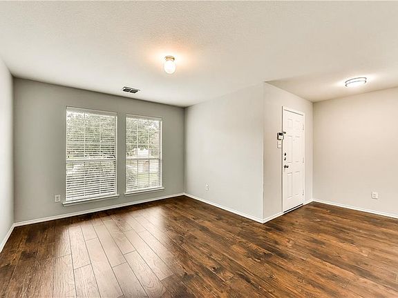 4th image of 309 Highland Meadows Dr