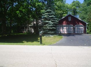 355 Smythe Dr, Williams Bay, WI 53191