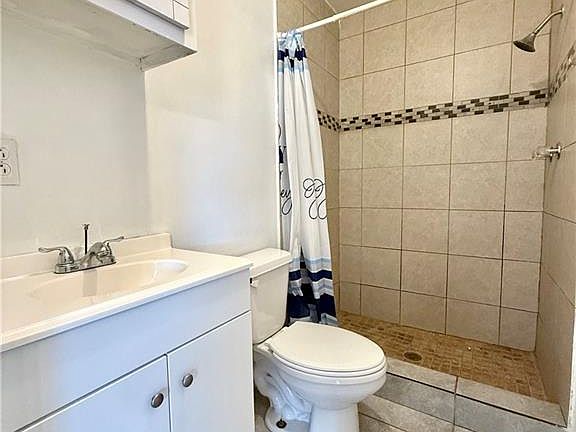 4th image of 310 Alfonso Flores Dr